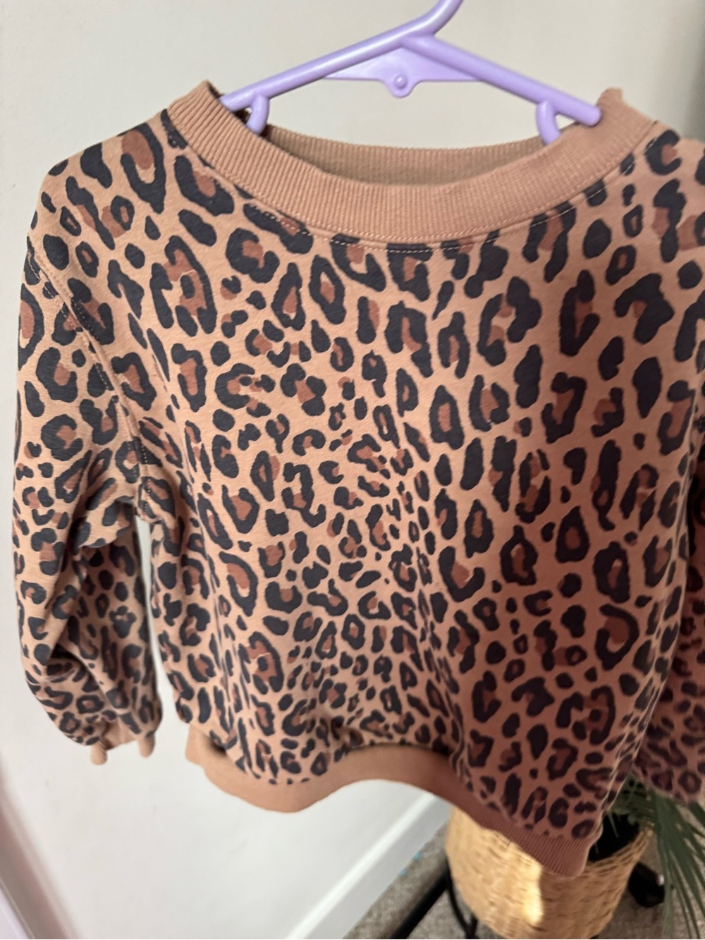 H&M Girls Leopard Print Sweatshirt Size 5T/6Y - Picture 2 of 2
